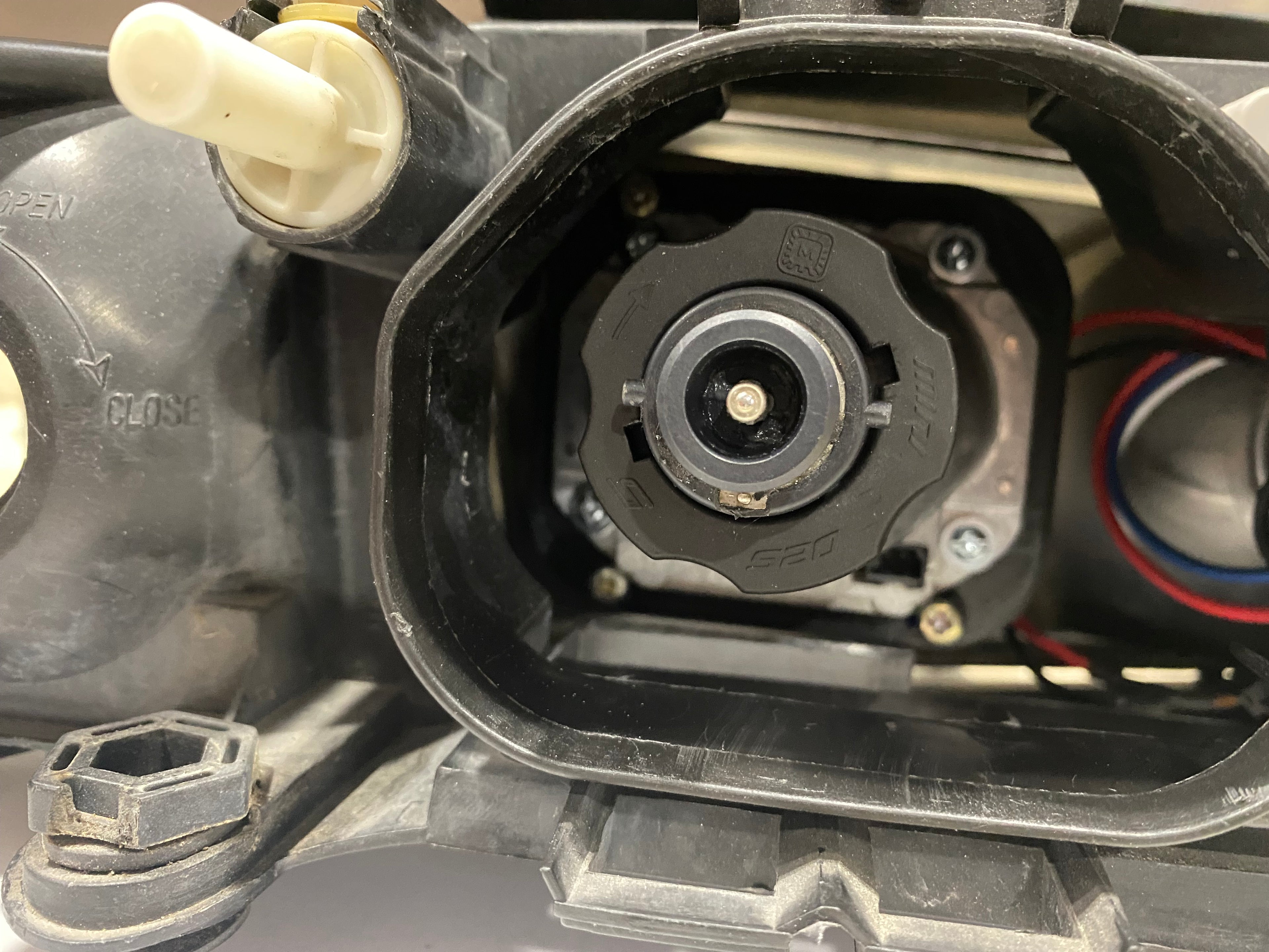 B5 Stock/Valeo Headlight Projector Retro-fit Brackets